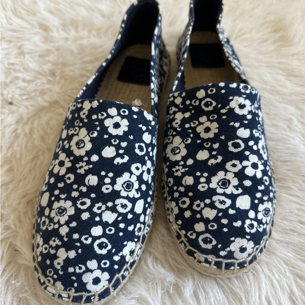 Tory Burch Navy Floral Espadrilles size 10 canvas